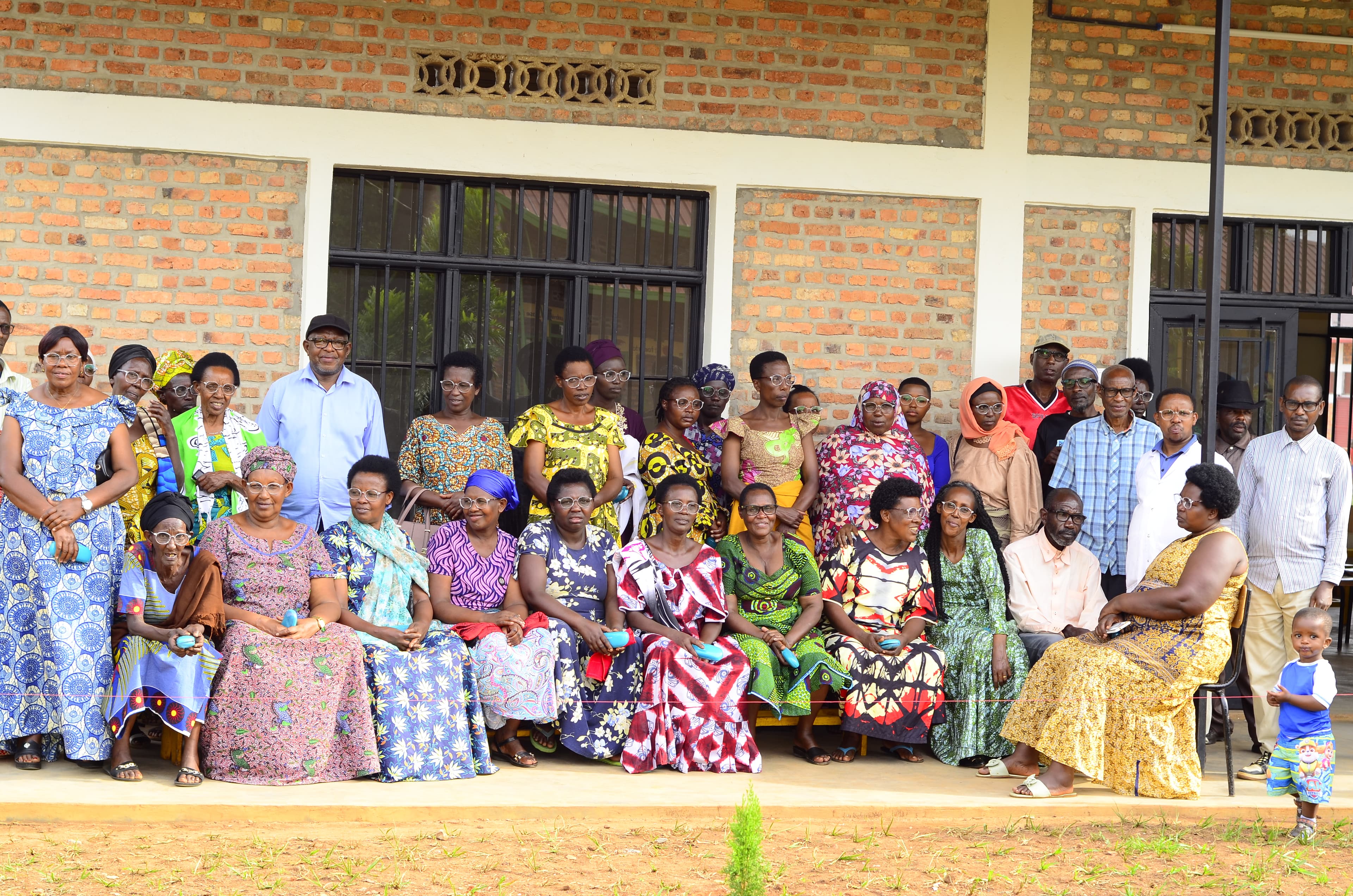 Distribution of eyeglasses to vulnerable people